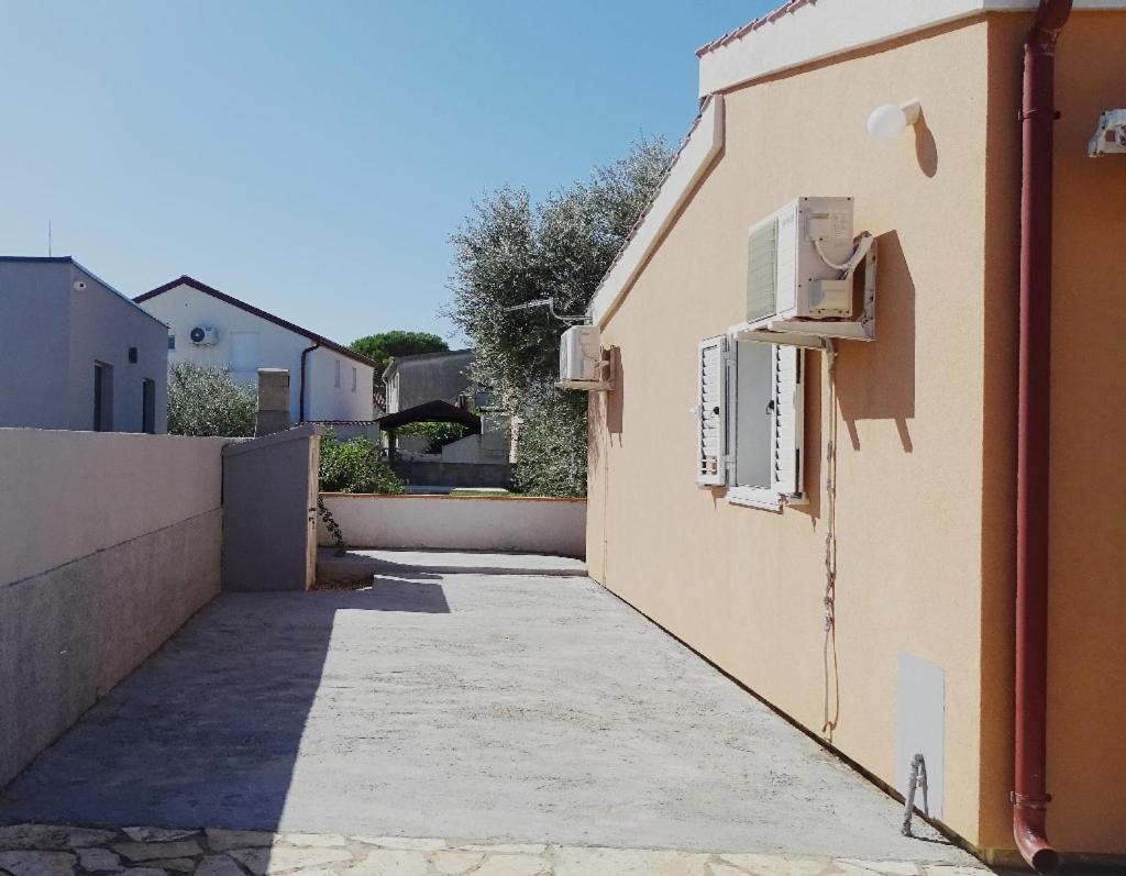 Studio Apartman I Mali Apartman Vir Exteriér fotografie