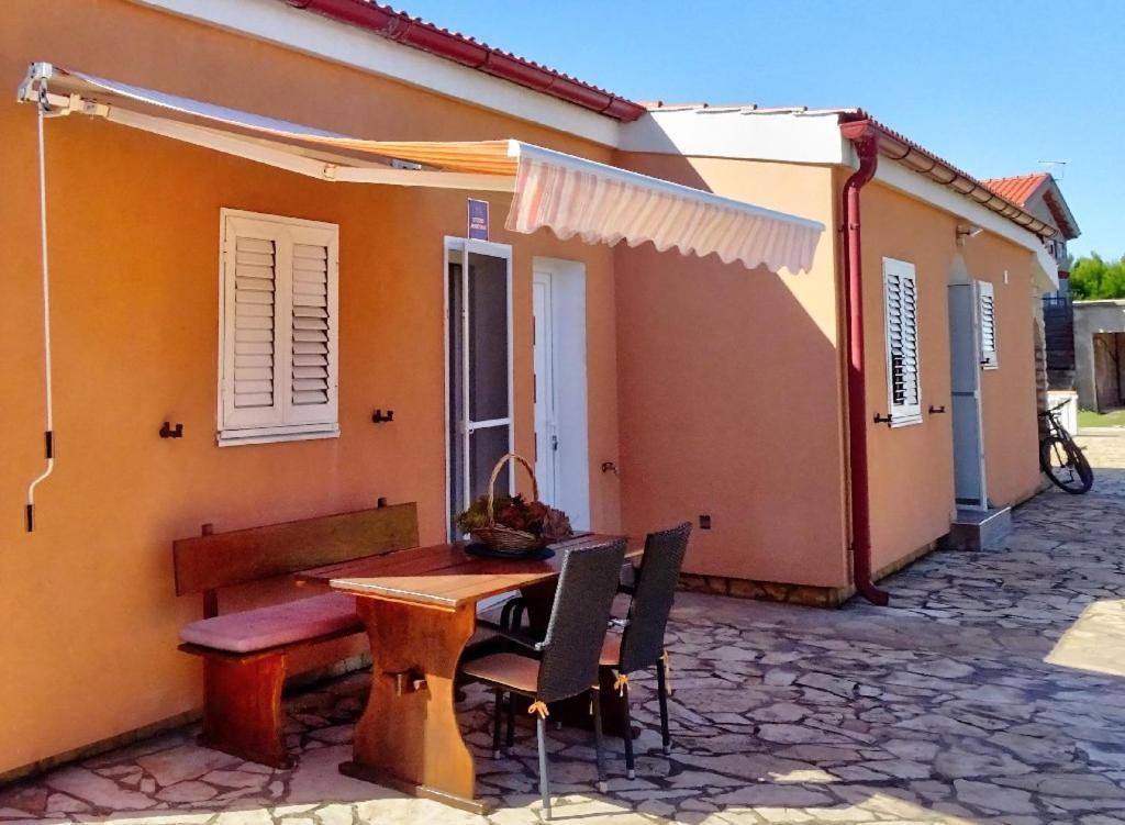 Studio Apartman I Mali Apartman Vir Exteriér fotografie