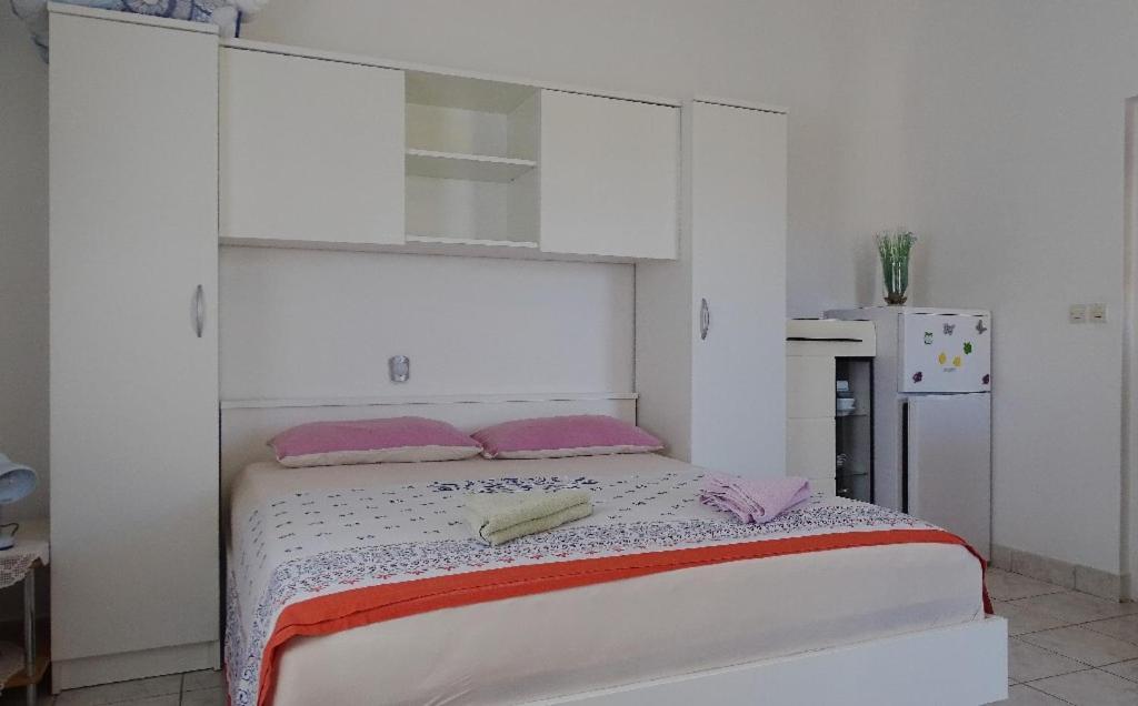 Studio Apartman I Mali Apartman Vir Exteriér fotografie