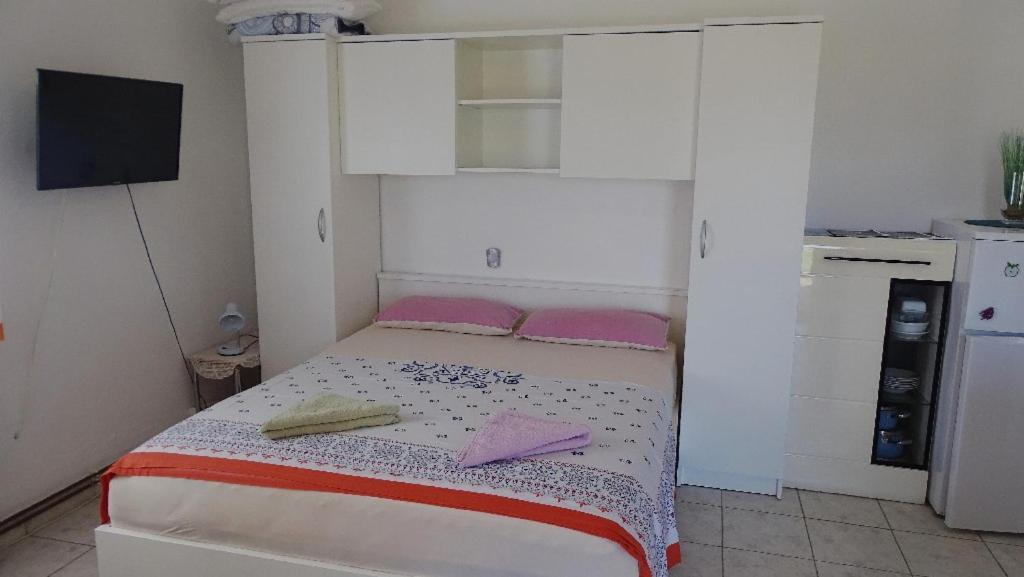 Studio Apartman I Mali Apartman Vir Exteriér fotografie